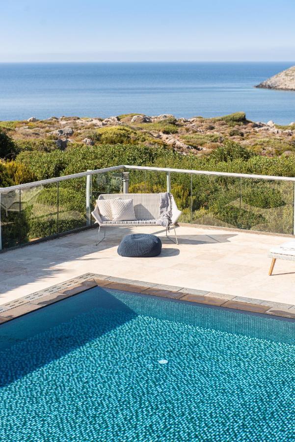 Magnifique Villa Avec Piscine Au Bord De Mer Chorafakia Exteriör bild