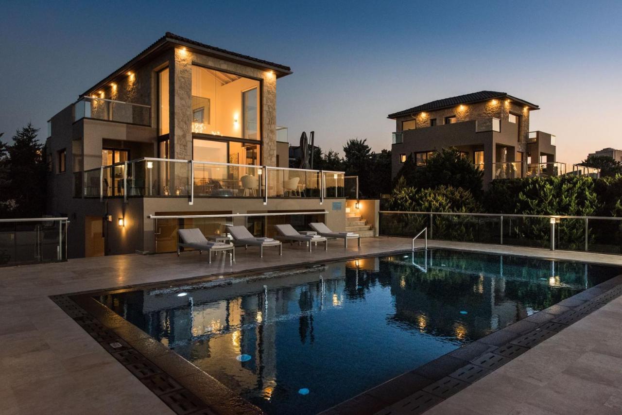 Magnifique Villa Avec Piscine Au Bord De Mer Chorafakia Exteriör bild