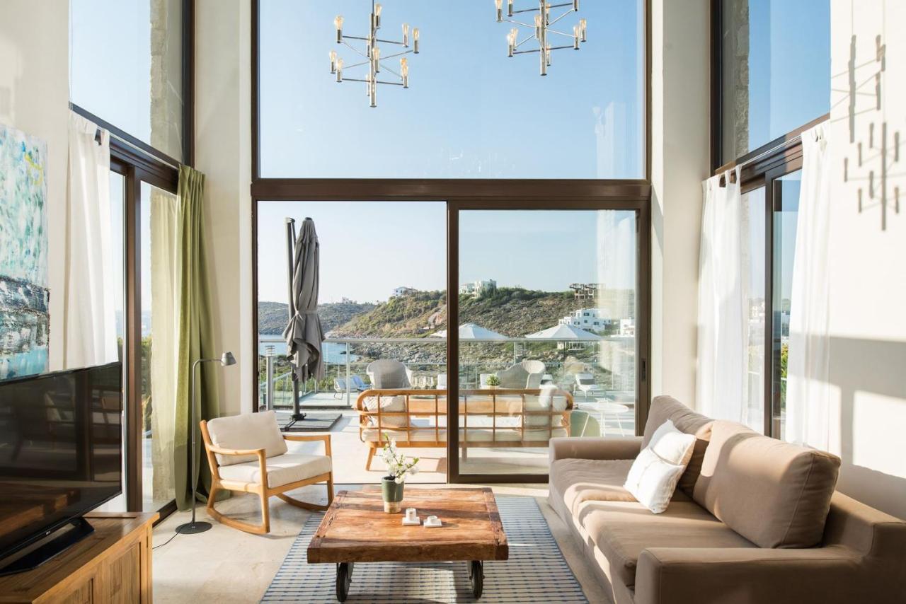 Magnifique Villa Avec Piscine Au Bord De Mer Chorafakia Exteriör bild