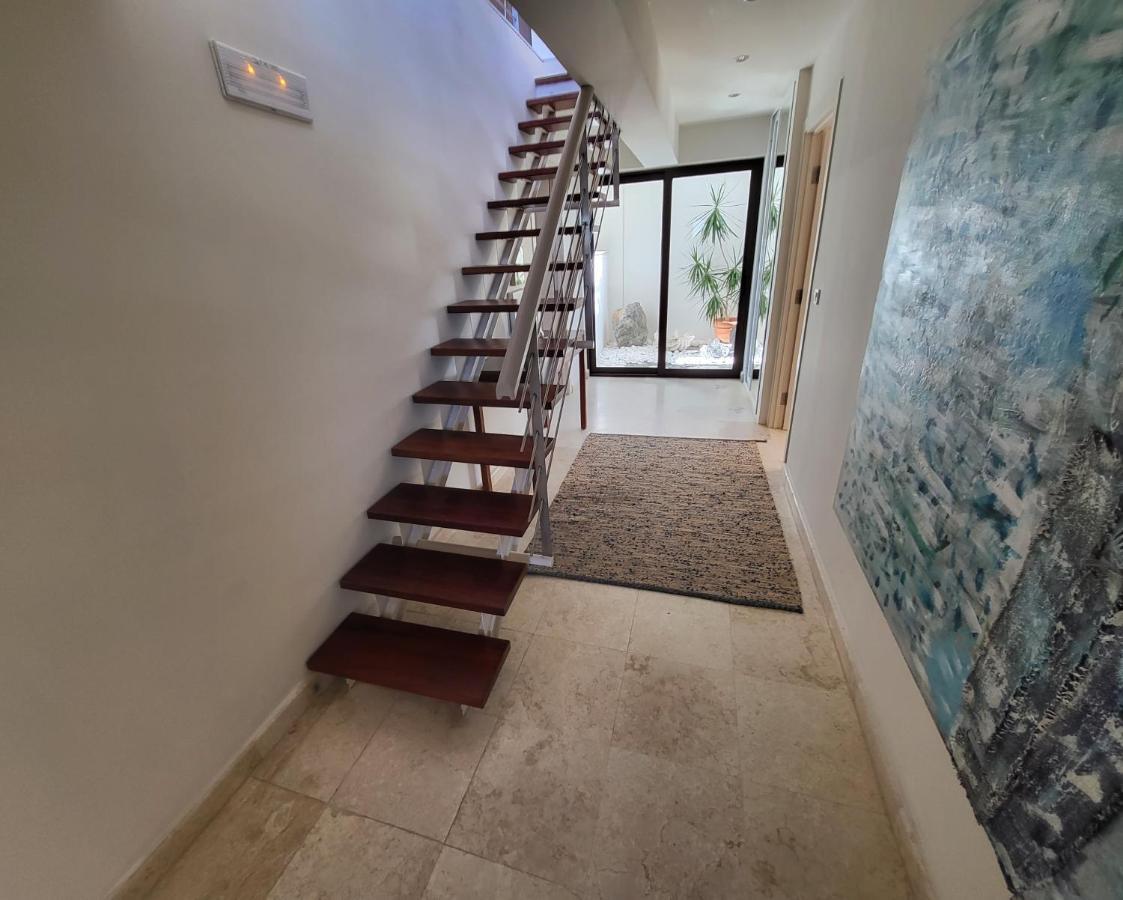 Magnifique Villa Avec Piscine Au Bord De Mer Chorafakia Exteriör bild