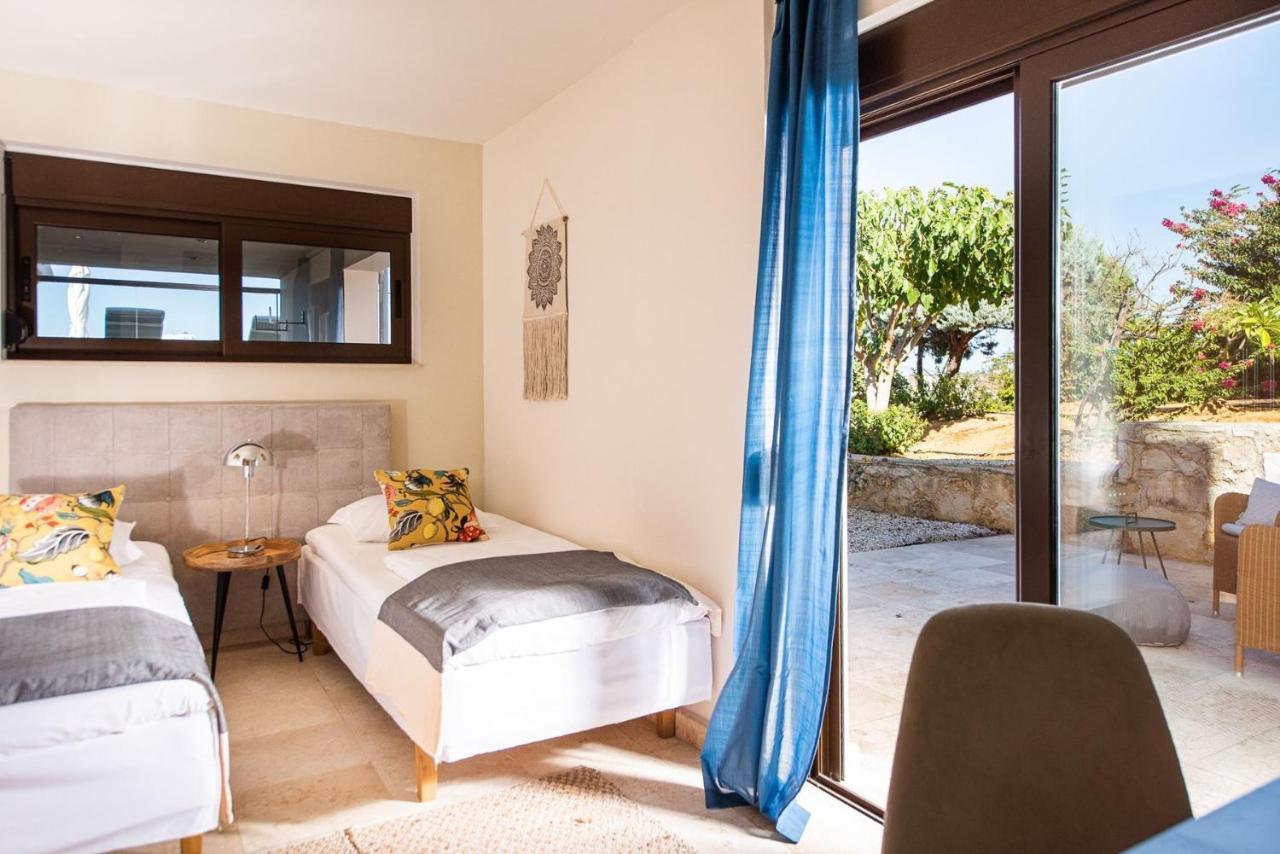 Magnifique Villa Avec Piscine Au Bord De Mer Chorafakia Exteriör bild