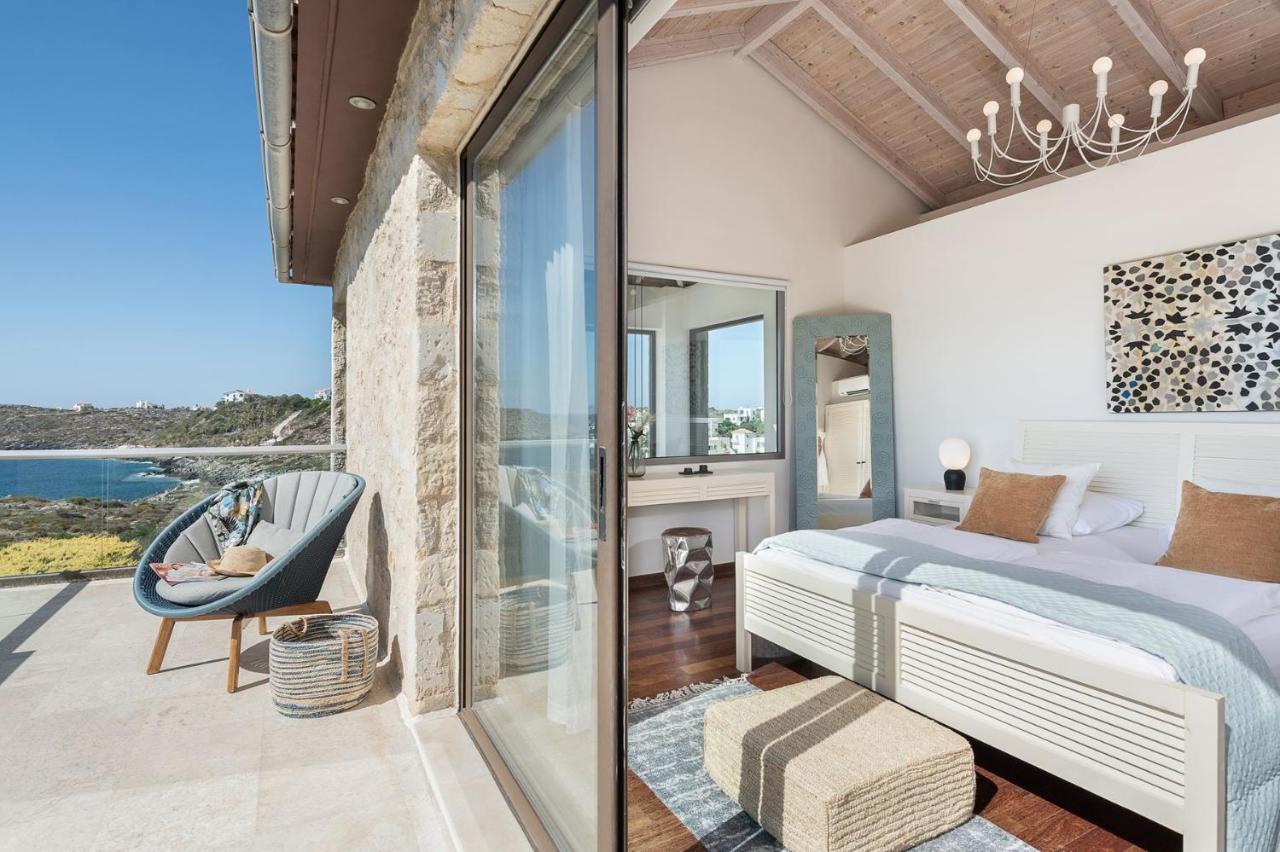 Magnifique Villa Avec Piscine Au Bord De Mer Chorafakia Exteriör bild
